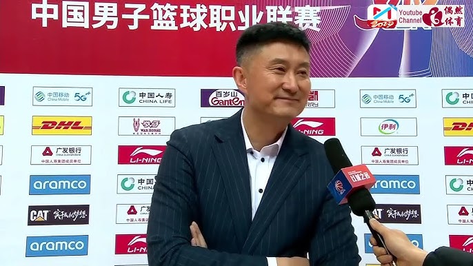 己的左后卫